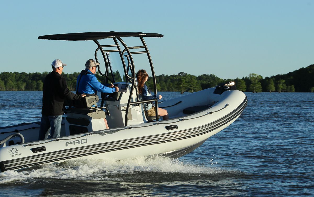 Deep V-hull of Zodiac Pro 6.5 ensuring excellent seaworthiness