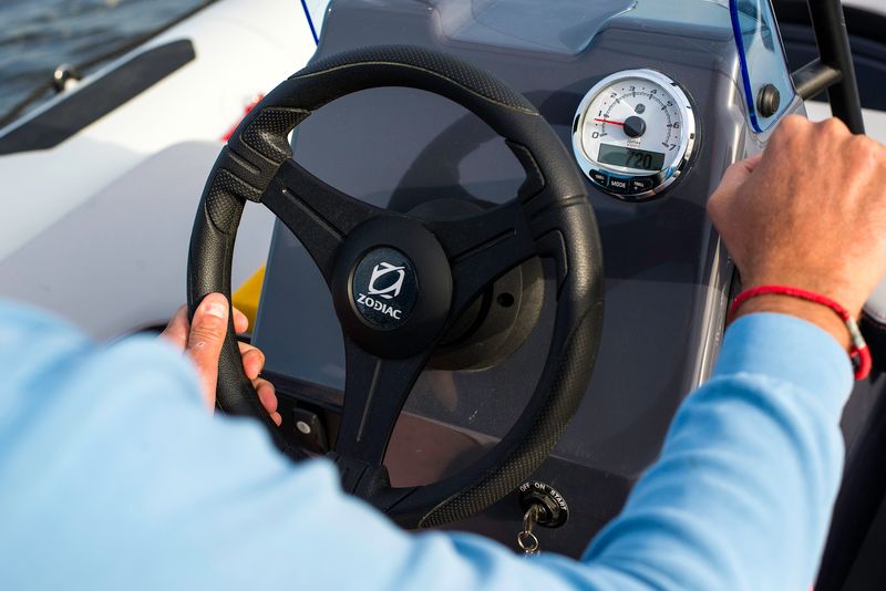 Zodiac Open 4.8 console with wheel and USB plugs for convenience