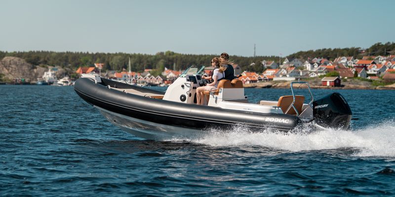 Zodiac Medline 7.5 - Your Private Oasis on the Water