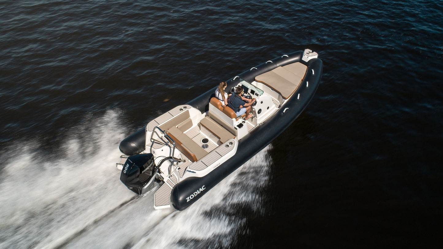 Zodiac Medline 7.5 - Your Private Oasis on the Water
