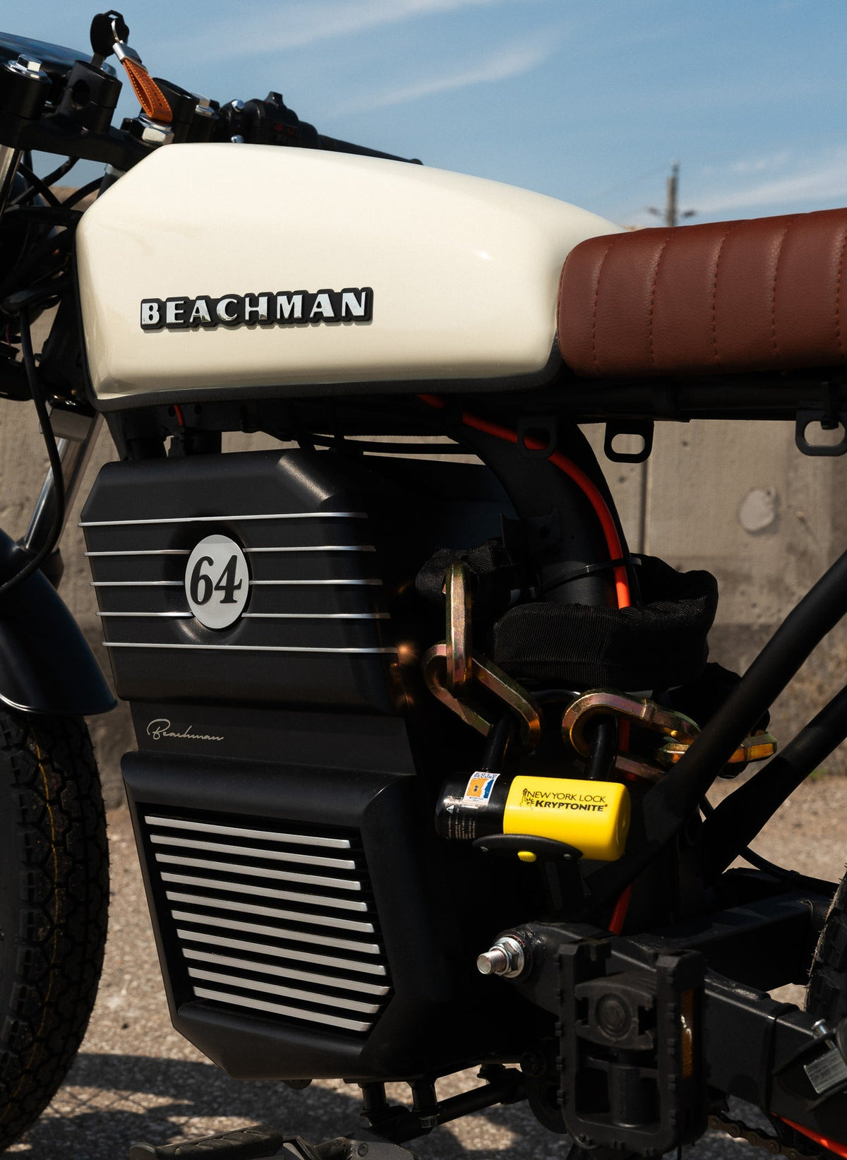 Beachman '64 removable 72V 2.88 kWh lithium-ion battery – charges in 3 to 4 hours from standard 120V outlet