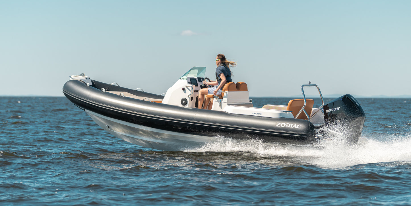 Zodiac Medline 7.5 - Your Private Oasis on the Water