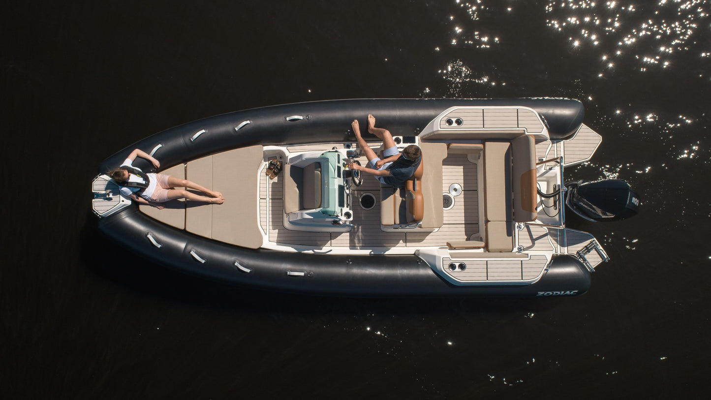 Zodiac Medline 7.5 - Your Private Oasis on the Water