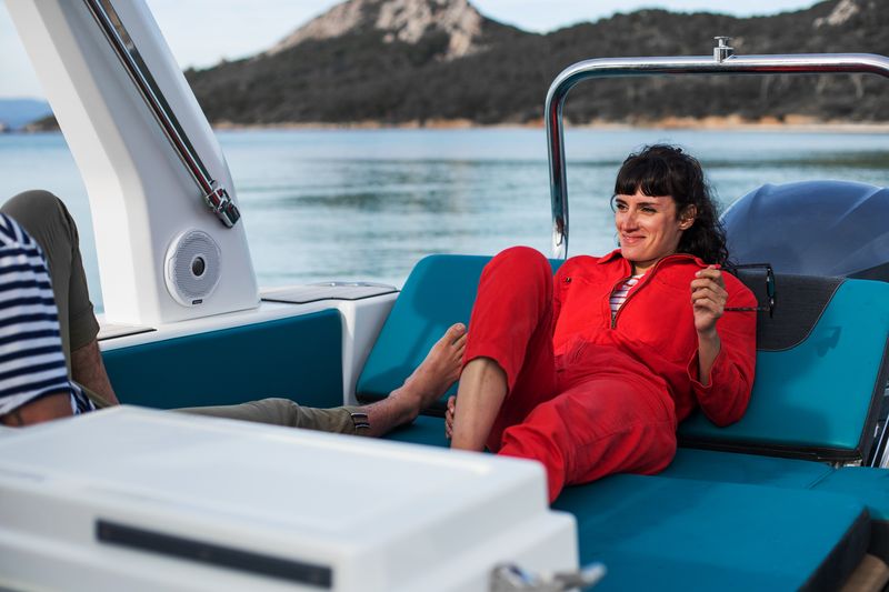 Zodiac Medline 7.5 - Your Private Oasis on the Water