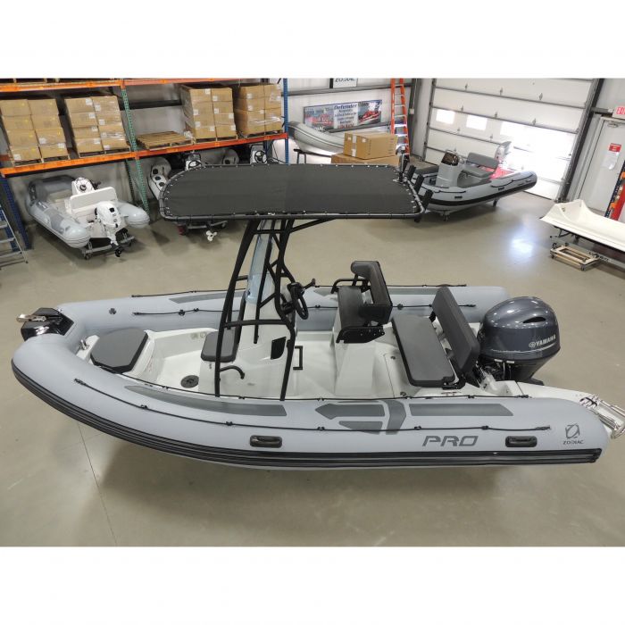 Zodiac Pro 5.5 modern console with integrated bow seat and T-Top
