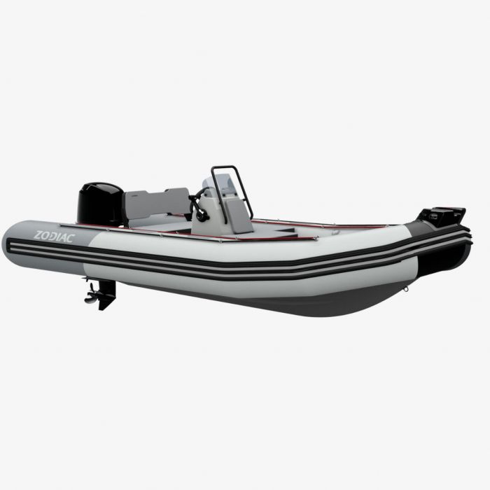 Deep V-hull of Zodiac Open 4.8 ensuring excellent seaworthiness