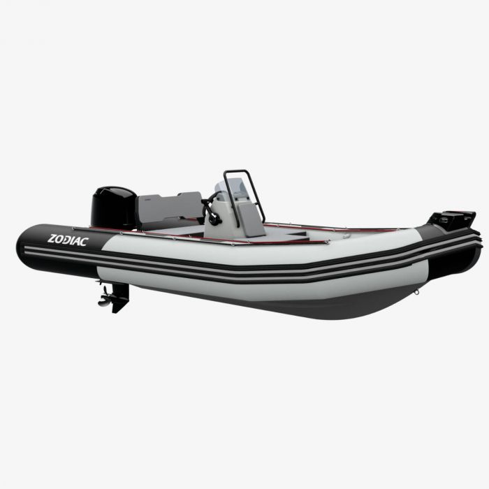 Deep V-hull of Zodiac Open 4.8 ensuring excellent seaworthiness