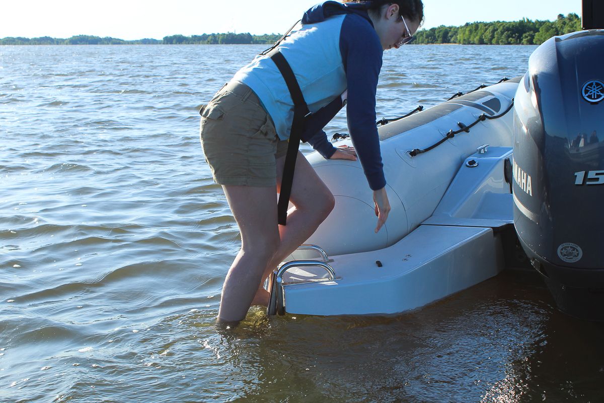 Zodiac Pro 6.5 with Hypalon tubes and boarding ladder in action