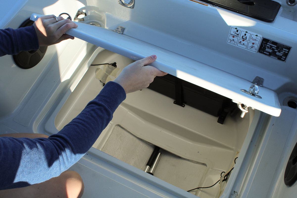 Lockable mooring storage and aft locker on Zodiac Pro 6.5