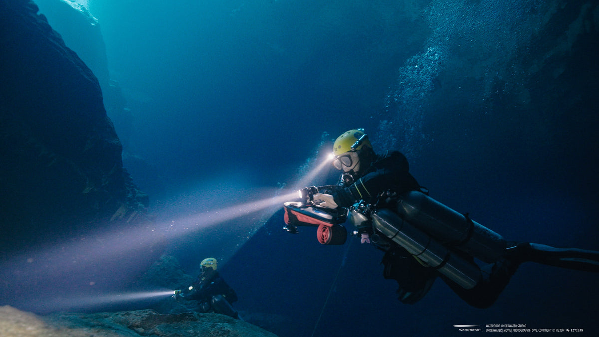 Sublue Navbow Underwater Scooter – Professional Diving Propulsion Device