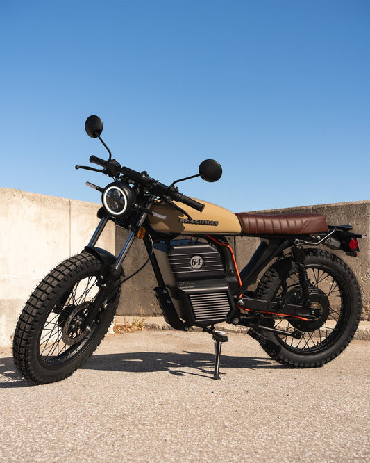 : Beachman '64 e-bike front angle – 72V brushless hub motor, integrated handlebar lock, dual rider capable