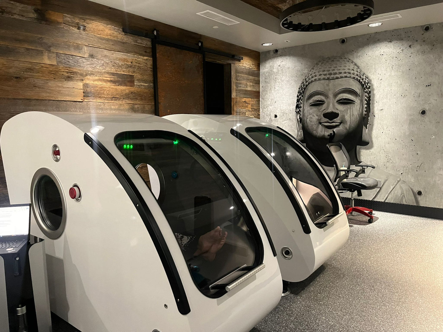 Airvida Elite 1.3–2.0 ATA Hard Shell Sitting Hyperbaric Chamber — Stainless Steel Wellness System