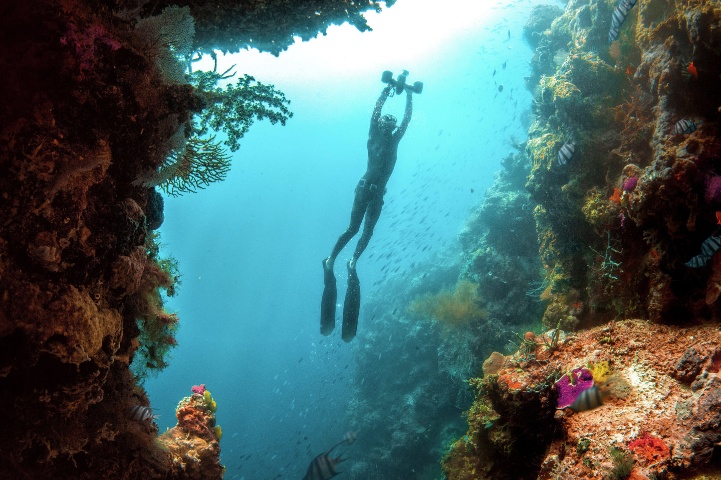 Sublue MixPro – Compact Dual-Motor Underwater Scooter with 60-Min Runtime