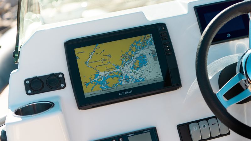 Zodiac Medline 7.5 - Your Private Oasis on the Water