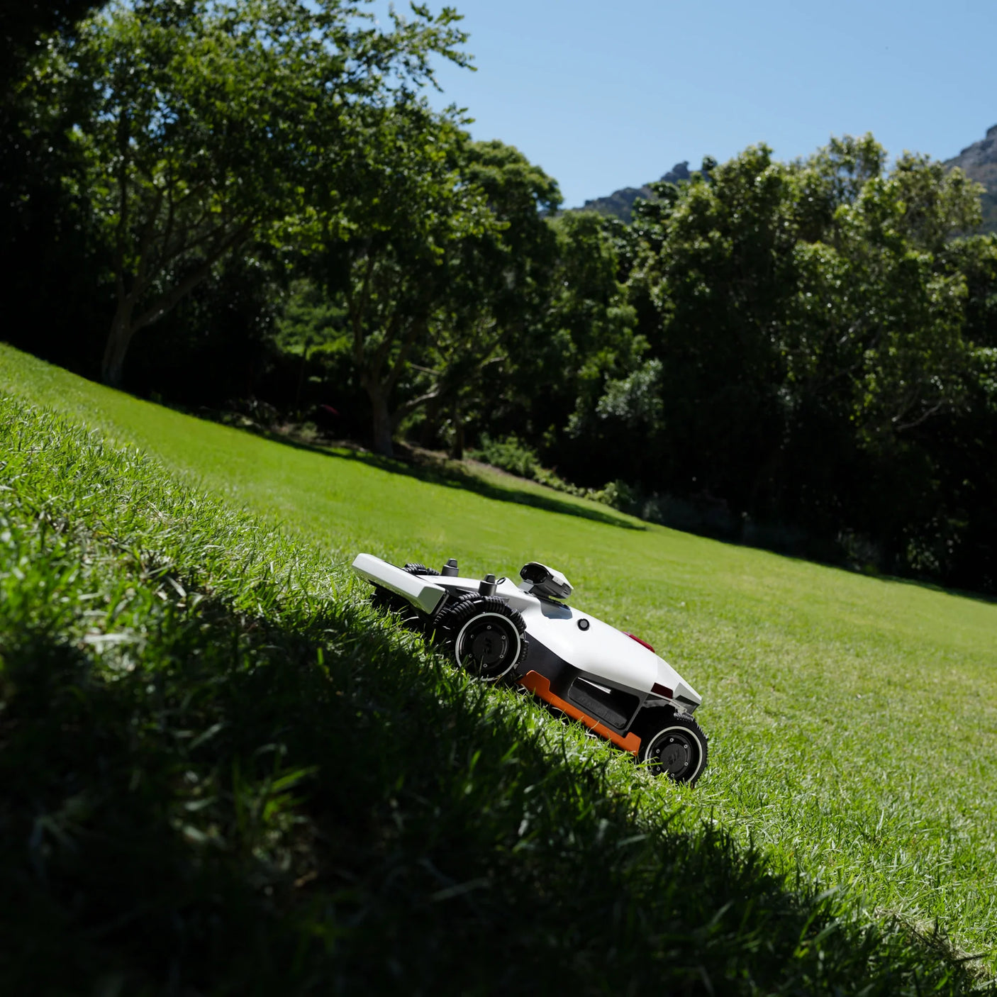 Mammotion LUBA 2 AWD (S Version) – Perimeter-Wire-Free Robot Lawn Mower