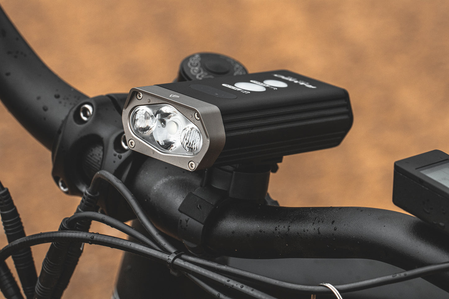 Rambo Bikes Pro Hunter Ultra Bright Light + Battery Bank