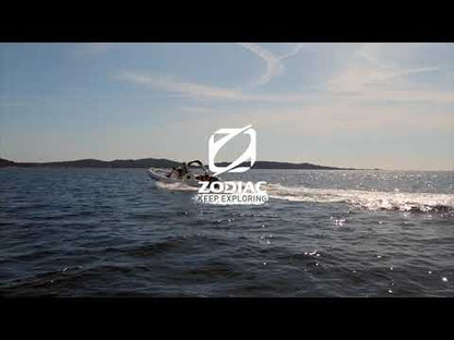 Zodiac Medline 7.5 - Your Private Oasis on the Water